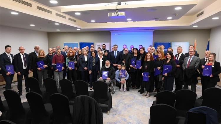 Politička stabilnost i ravnomjerni regionalni razvoj temelji su Vladine politike