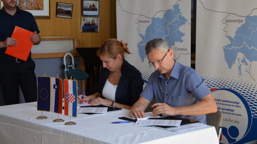 Potpisani prvi ugovori programa suradnje između Slovenije i Hrvatske