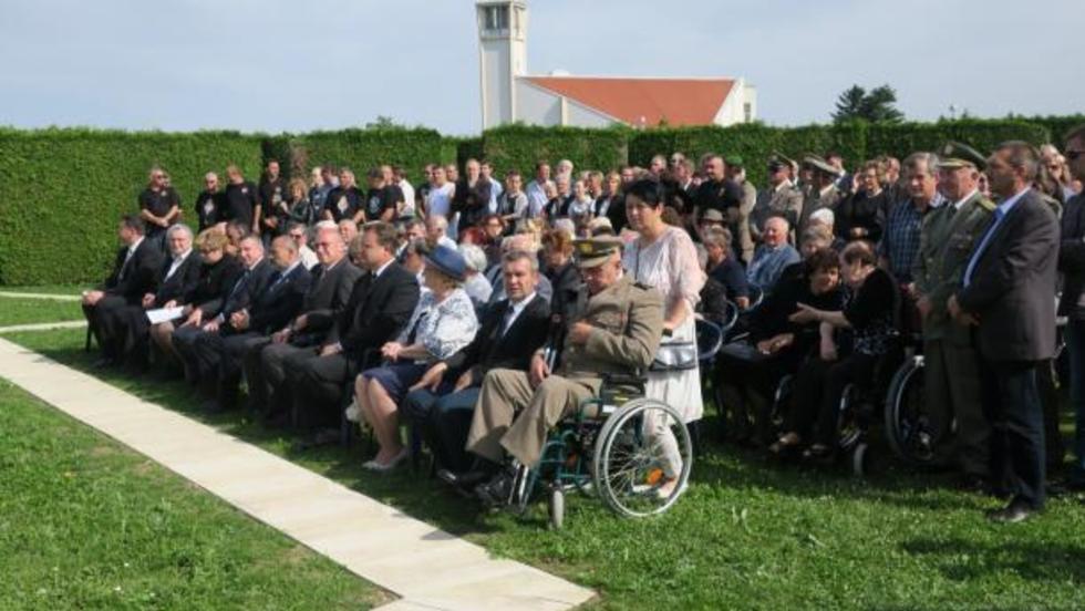 Otkriveno Spomen obilježje braniteljima Varaždinske županije