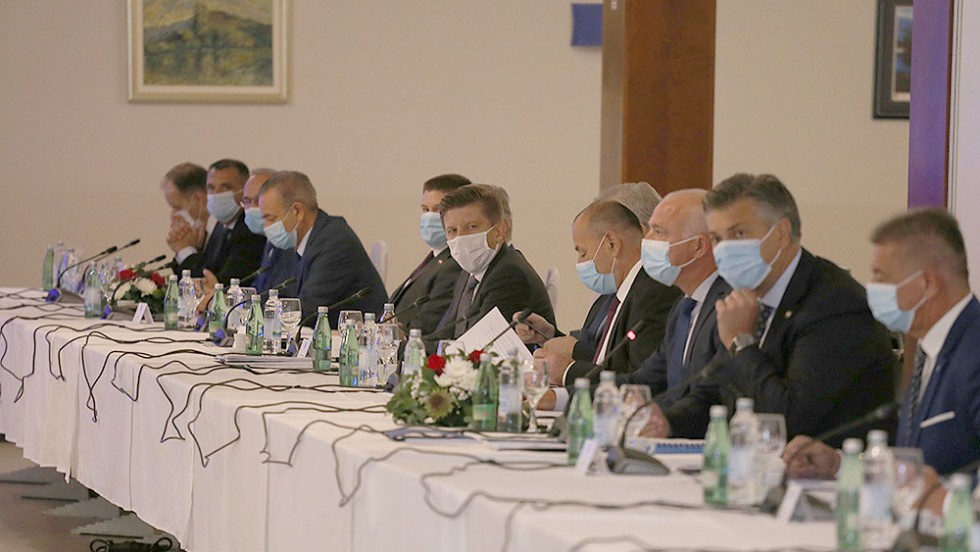 Premijer Plenković sa županima u Gospiću: Nastavljamo raditi na decentralizaciji