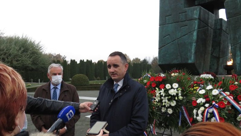 Izaslanstvo Hrvatske zajednice županija položilo vijence za žrtve Vukovara