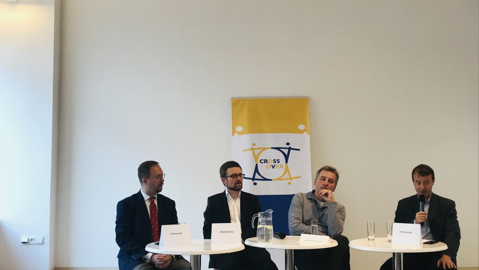 CROSS OVER: Euroskepticizam kao tema četvrte međunarodne aktivnosti
