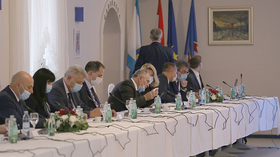 Premijer Plenković sa županima u Gospiću: Nastavljamo raditi na decentralizaciji