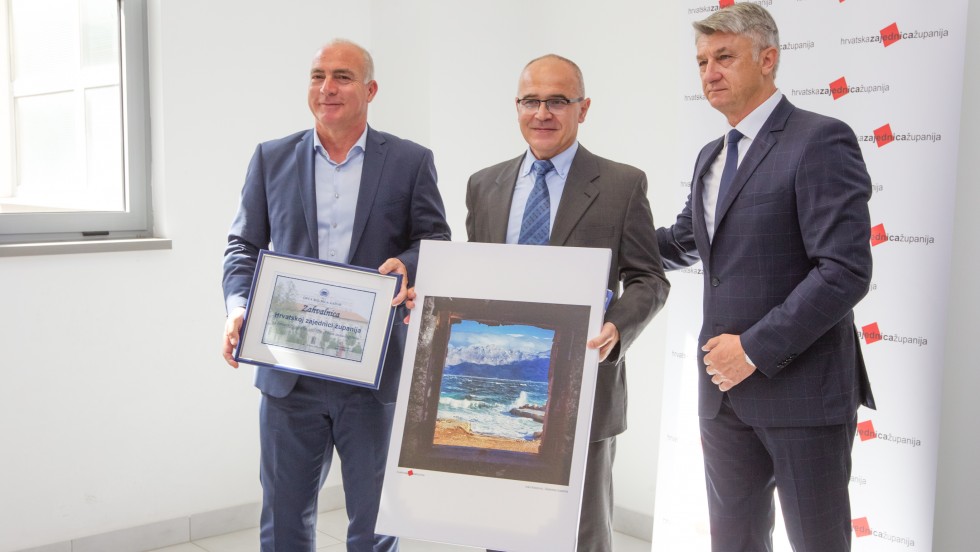 Fotografije natječaja „Volim svoju županiju“ donirane Općoj bolnici Zadar