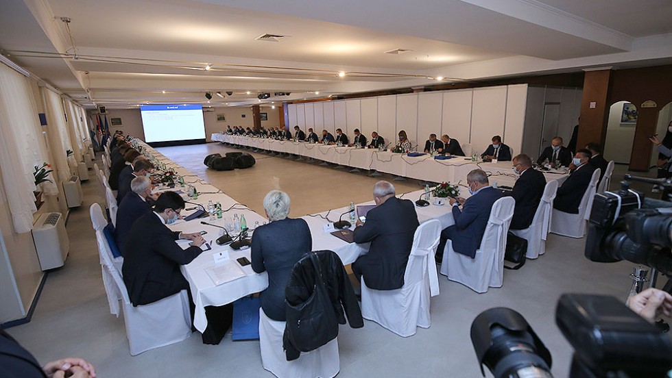 Premijer Plenković sa županima u Gospiću: Nastavljamo raditi na decentralizaciji