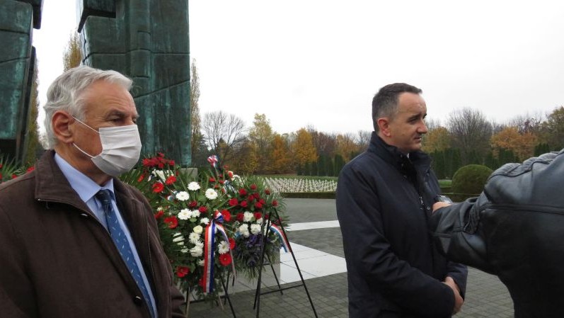 Izaslanstvo Hrvatske zajednice županija položilo vijence za žrtve Vukovara