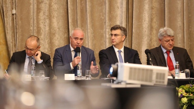 8. sastanak Vlade sa županima, predstavnicima Udruge gradova i Udruge općina u Gospiću