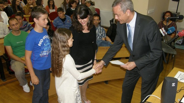 Župan Koren nagradio najuspješnije učenike na državnim natjecanjima u školskoj godini 2014./2015.