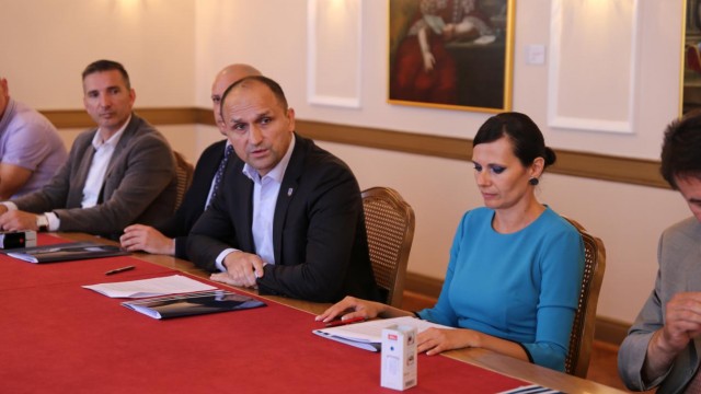 Osječko-baranjska županija: Uz Županiju stambene kredite od sada subvencioniraju još dva grada i četiri općine