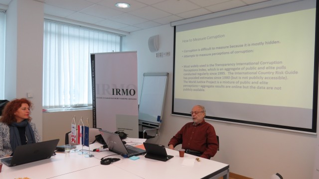 Američki profesor održao trodnevnu edukaciju o antikorupciji i transparentnosti u javnoj upravi