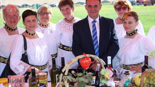 Ljepota narodnih običaja i ove godine predstavljena na 22. Bekteškim susretima
