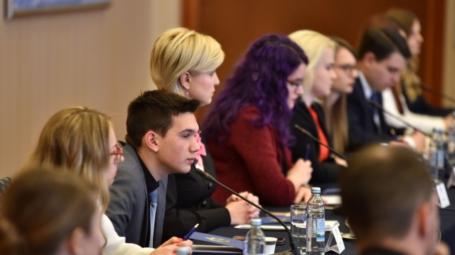 Predstavnici Koprivničko-križevačke županije na okruglom stolu „Biti mlad, politički obrazovan i živjeti u Hrvatskoj“ s predsjednicom RH Kolindom Grabar-Kitarović