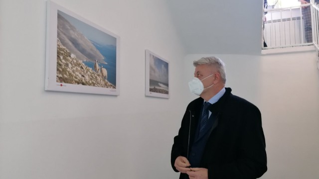 Postav izložbe „Volim svoju županiju 2020.“ krasi zidove Centra Doma zdravlja u Parku Nikole Hosta