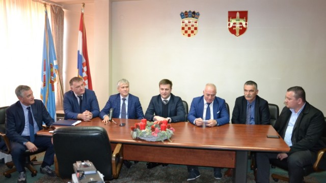 Održan radni sastanak predstavnika triju dalmatinskih županija s ministrom zaštite okoliša i energetike