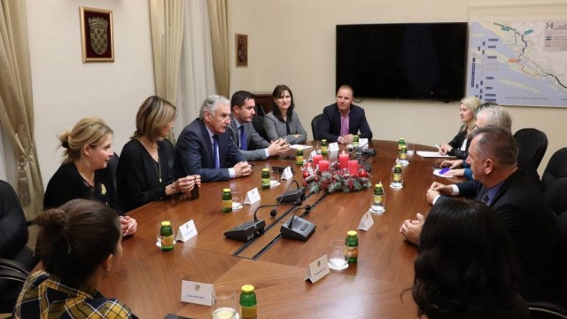 Na radnom sastanku dviju županija u Dubrovniku: realizirati  stalnu avioliniju za Osijek