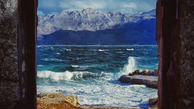 Postav izložbe "Volim svoju županiju" kao donacija Općoj bolnici Zadar